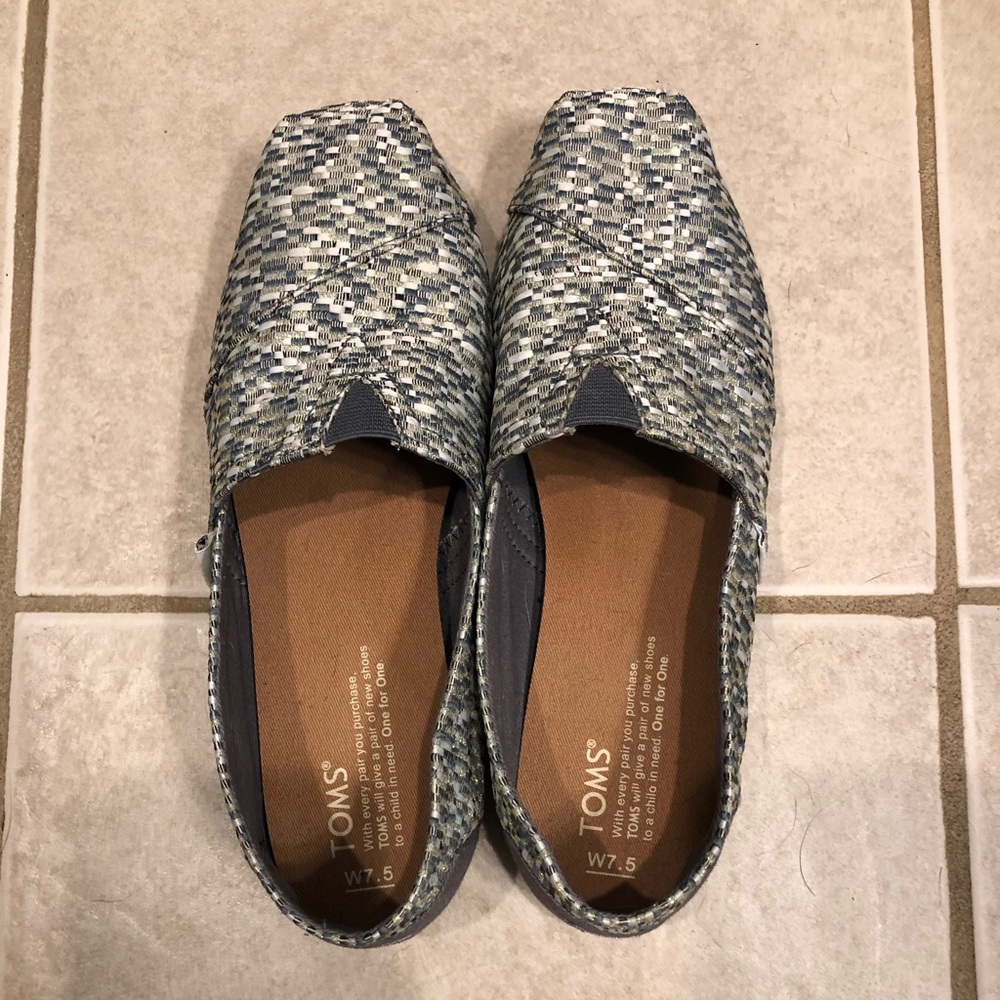 Classic Tom’s Blue//Gold/Gray Metallic size 7.5